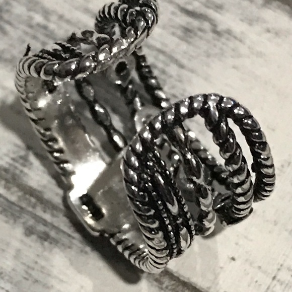 Silver Ring - Picture 4 of 6